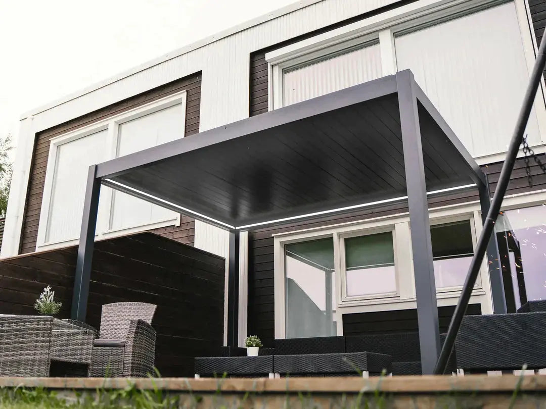 Pergola med ribbvägg - en populär trend PERGOLUX Sverige